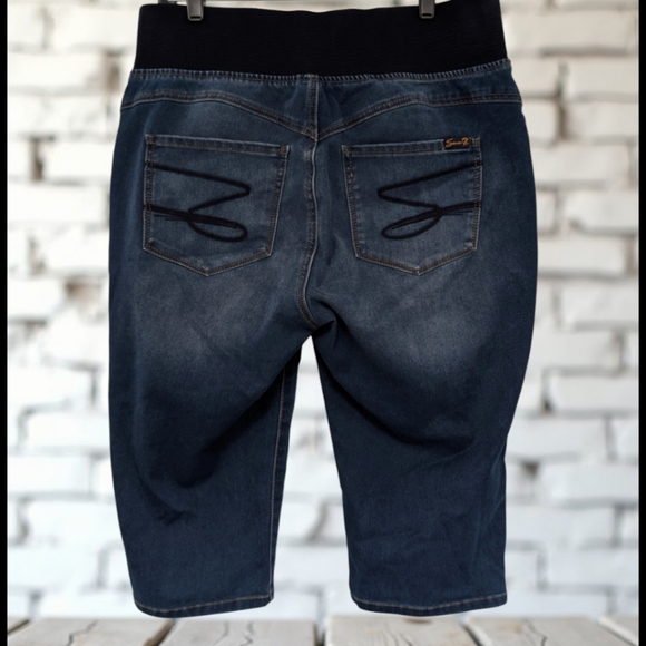 SEVEN7 Women's Blue Denim Jean Skimmer Capri Crop High Rise Fit Stretch size 14W - Picture 2 of 5